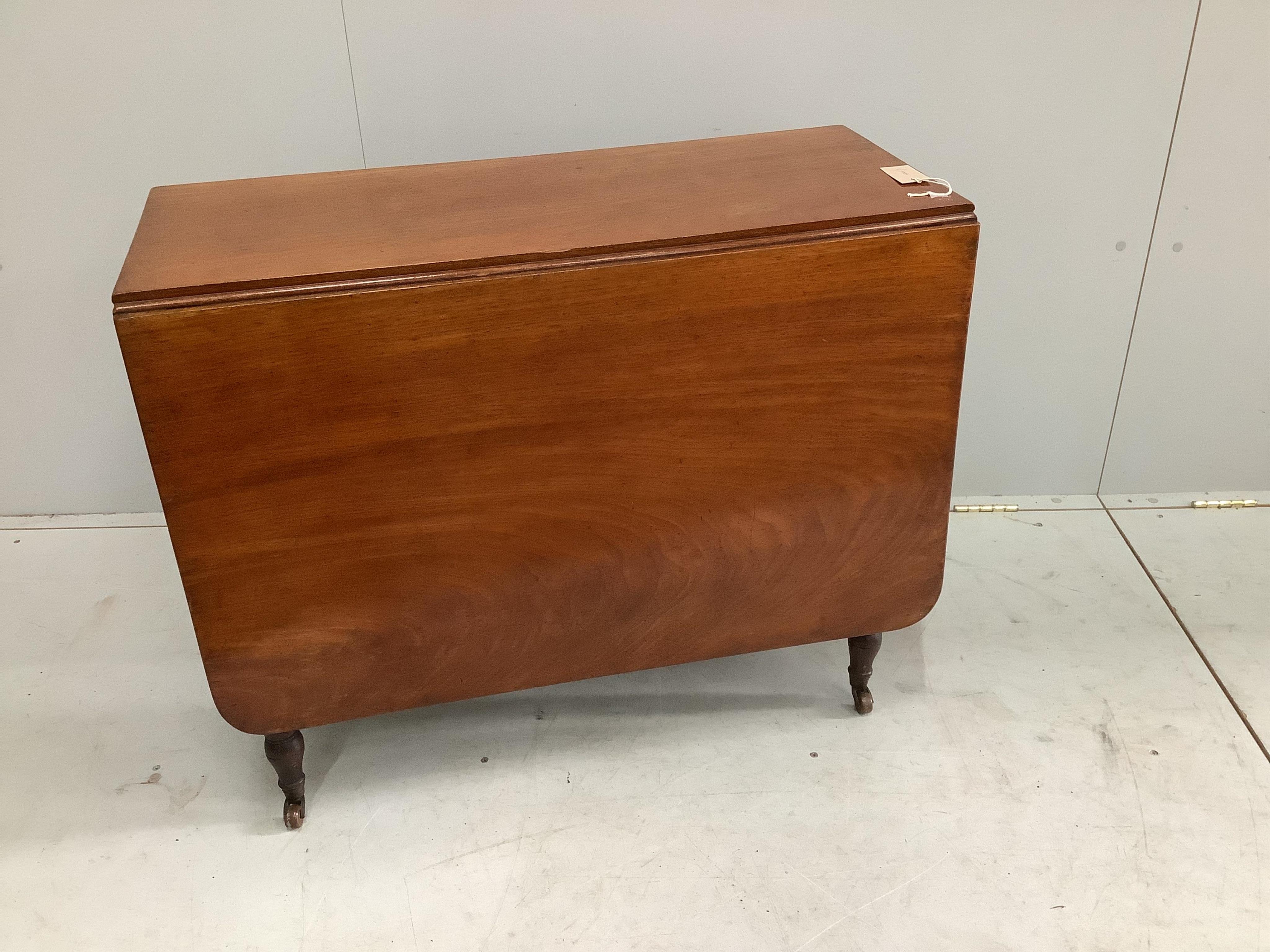 A Regency mahogany drop leaf dining table, width 88cm, depth 42cm, height 71cm